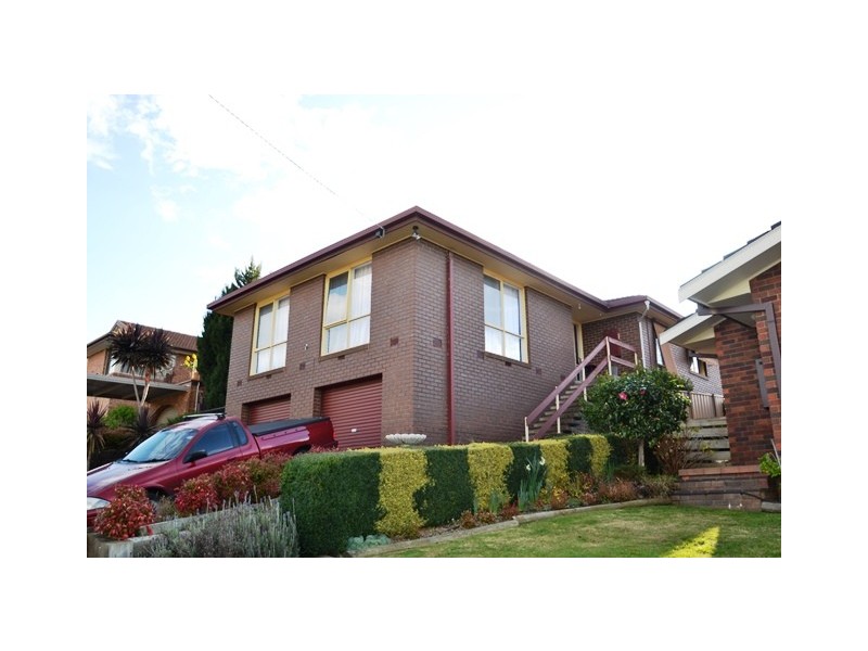 16 Priestley Crescent, Seymour VIC 3660