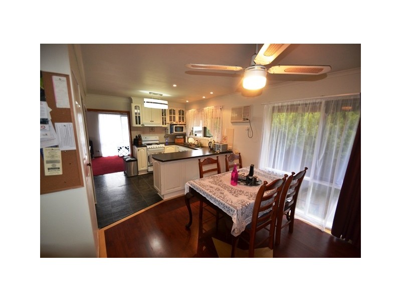 16 Priestley Crescent, Seymour VIC 3660