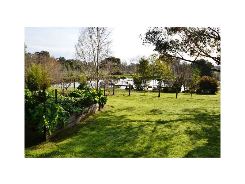 205 Highlands Road, Seymour VIC 3660