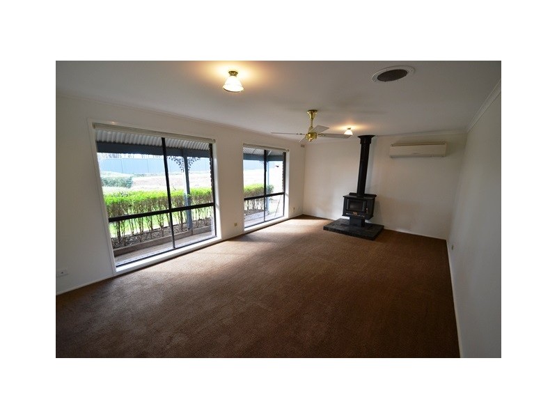 4 Dempsey Road, Seymour VIC 3660