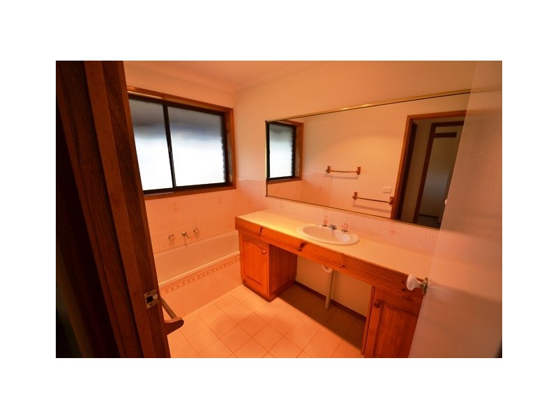 4 Dempsey Road, Seymour VIC 3660