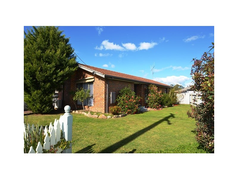 24 Avenel Road, Seymour VIC 3660