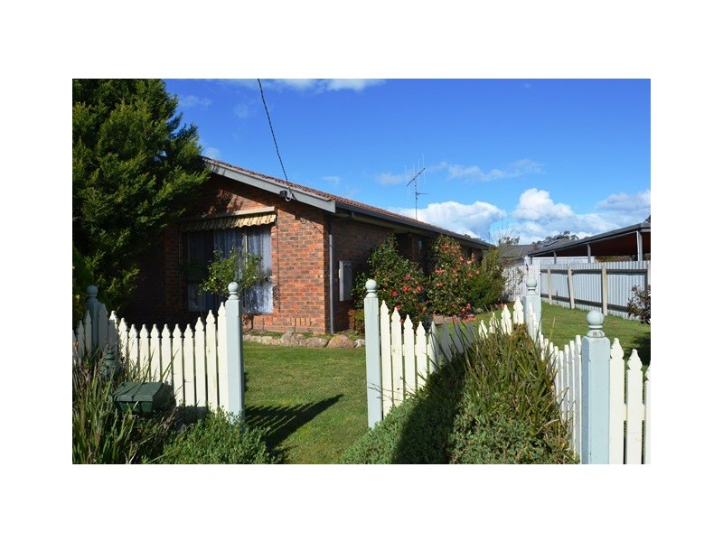 24 Avenel Road, Seymour VIC 3660