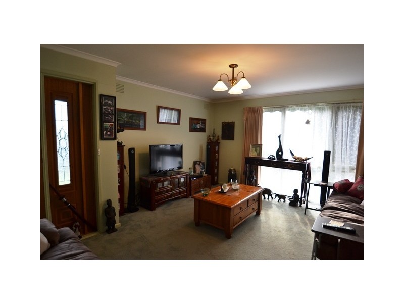 24 Avenel Road, Seymour VIC 3660