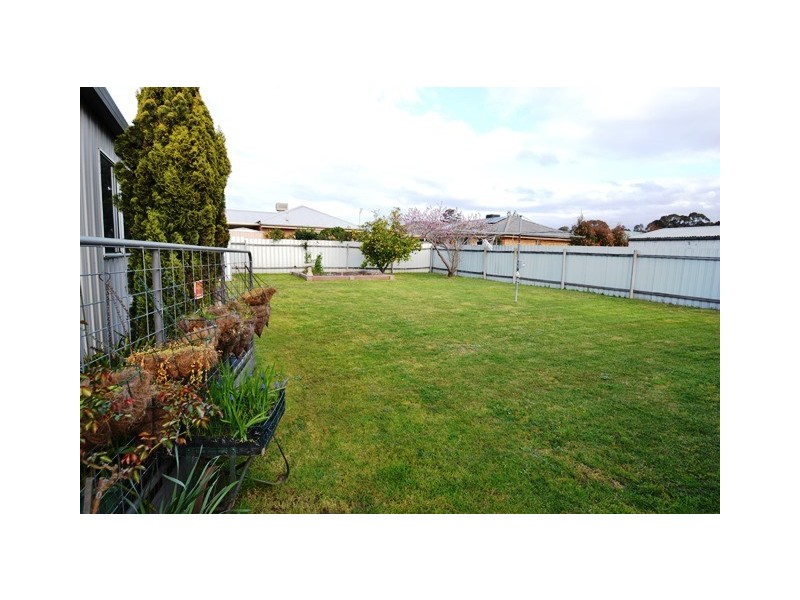 24 Avenel Road, Seymour VIC 3660