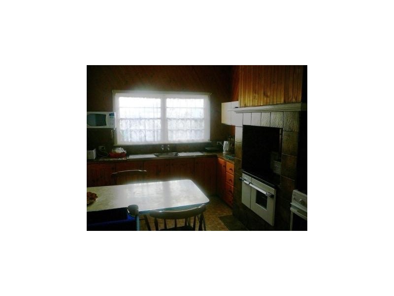 141 Anzac Ave, Seymour VIC 3660