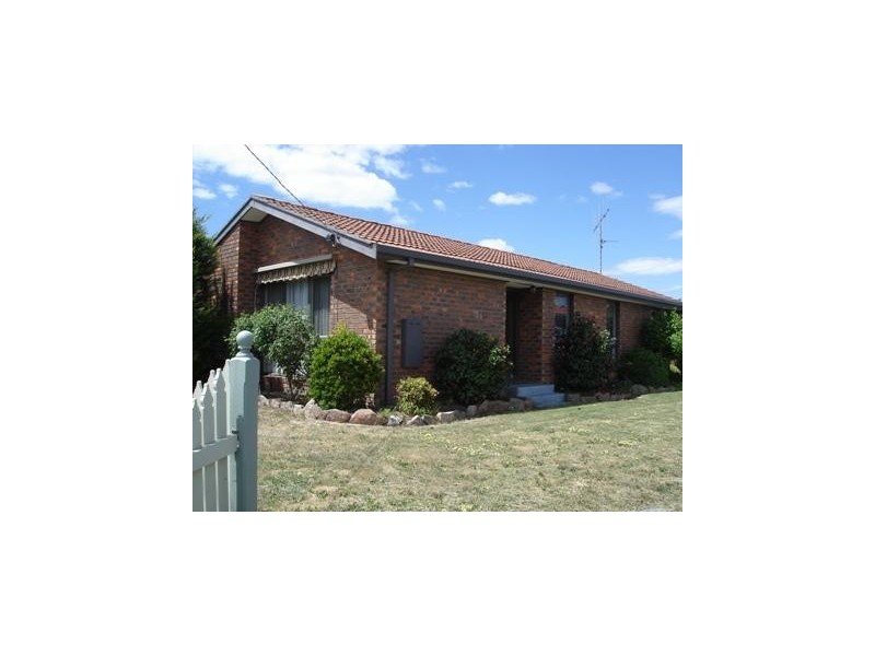 24 Avenel Road, Seymour VIC 3660