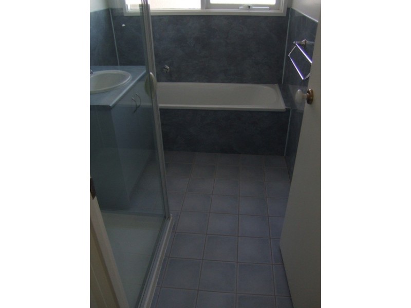 24 Avenel Road, Seymour VIC 3660