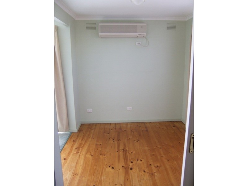 24 Avenel Road, Seymour VIC 3660