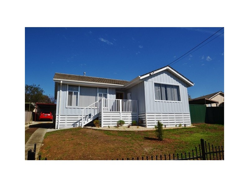 4 Martindale Cres, Seymour VIC 3660