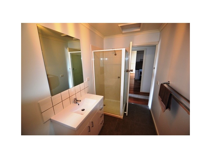 4 Martindale Cres, Seymour VIC 3660