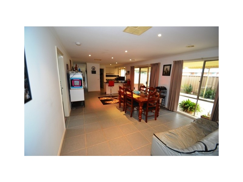 10 Parry Street, Seymour VIC 3660