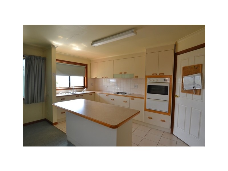 32 Monash Drive, Seymour VIC 3660