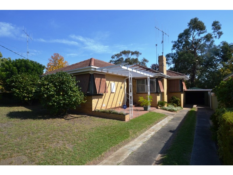 9 Loach Street, Seymour VIC 3660