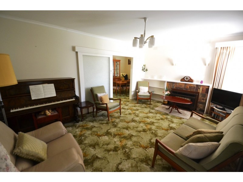 9 Loach Street, Seymour VIC 3660