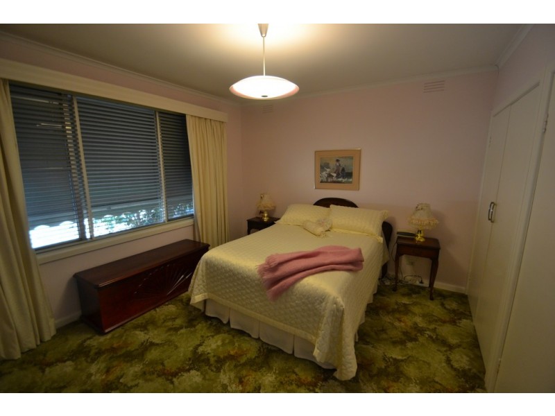 9 Loach Street, Seymour VIC 3660