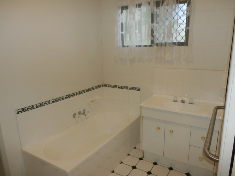 123 Queens Road, Hermit Park QLD 4812