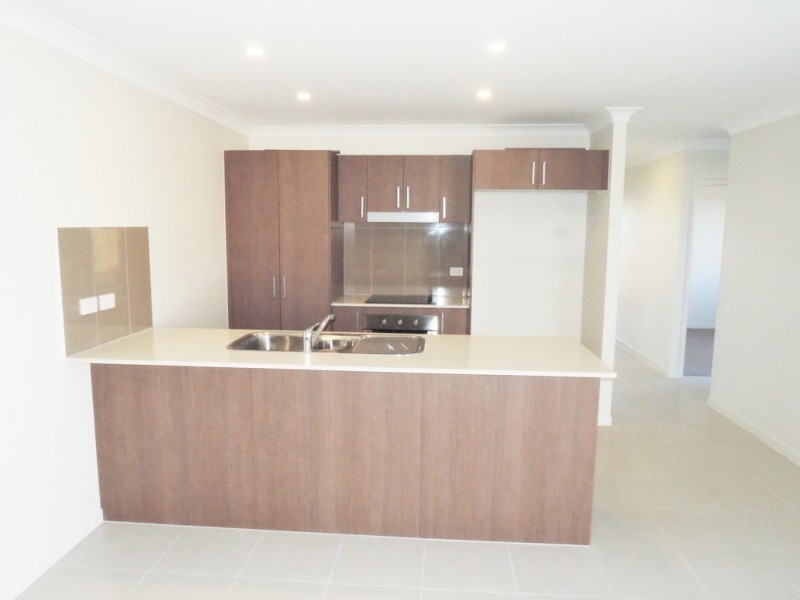 2/17 Barklya Street, Mount Low QLD 4818