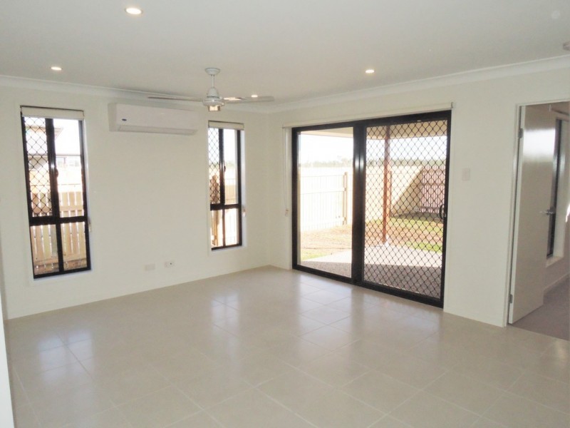 2/17 Barklya Street, Mount Low QLD 4818