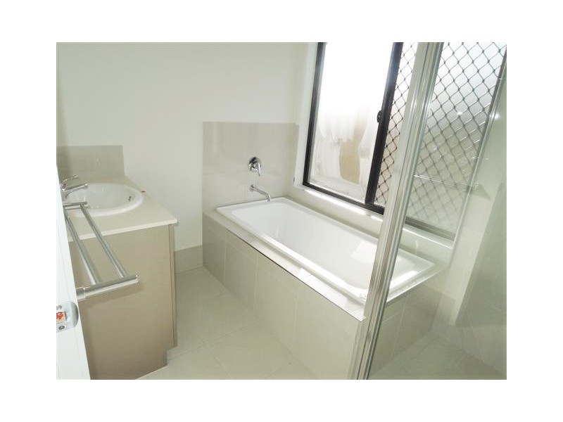 2/17 Barklya Street, Mount Low QLD 4818