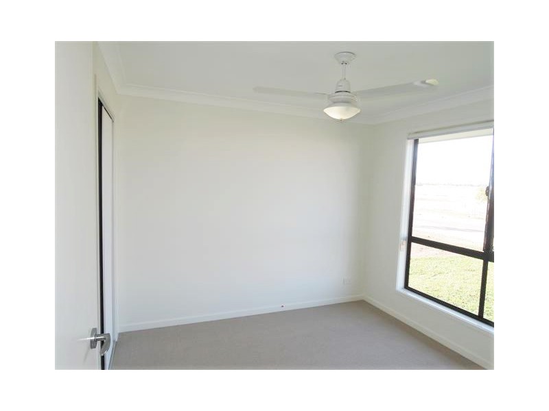 2/17 Barklya Street, Mount Low QLD 4818