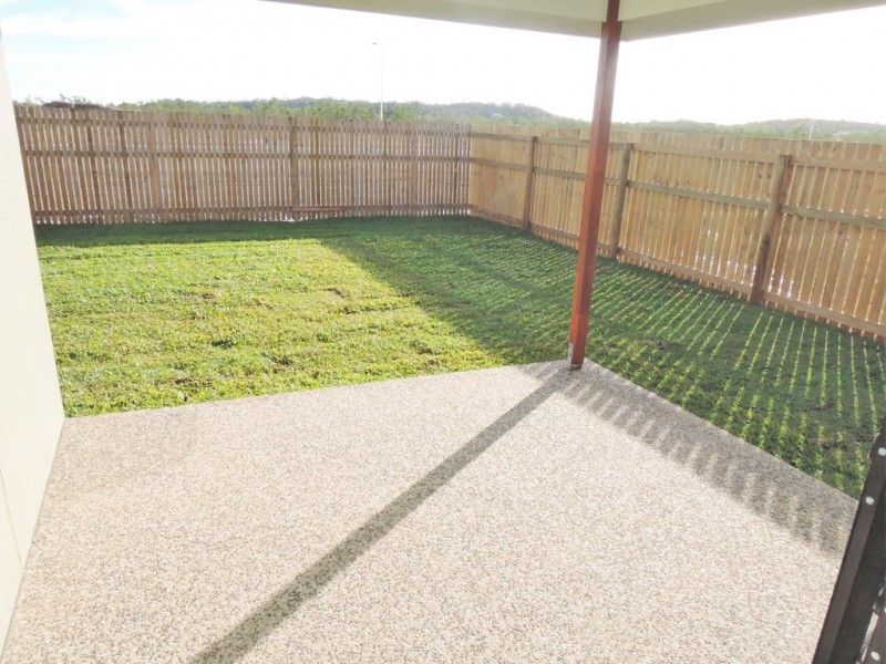 2/17 Barklya Street, Mount Low QLD 4818