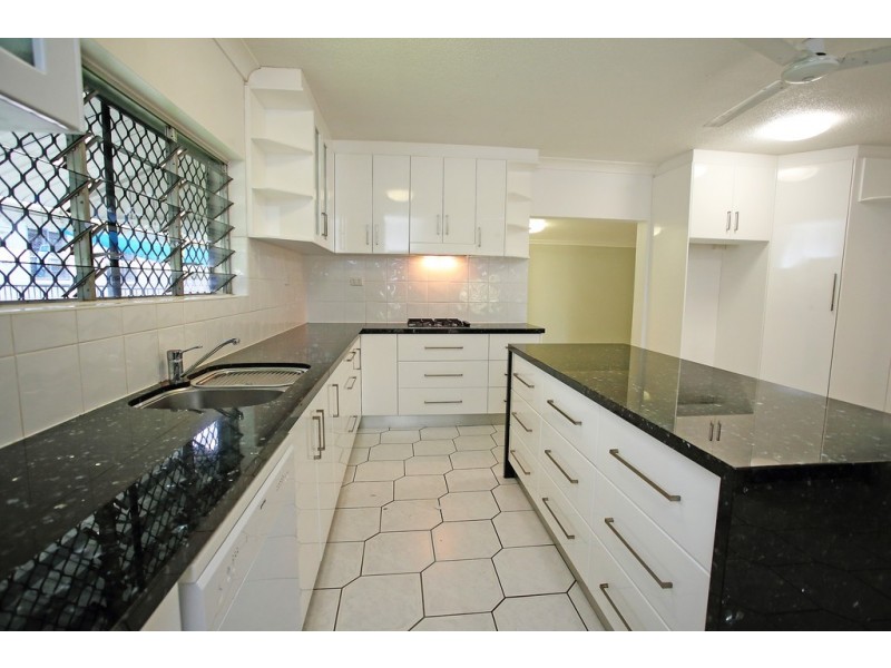 28 The Esplanade, Toolakea QLD 4818