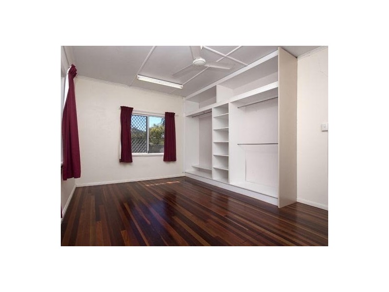 12 Barron Street, West End QLD 4810