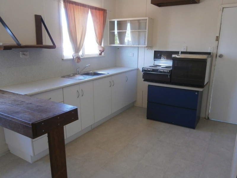 201 Hugh Street, Currajong QLD 4812