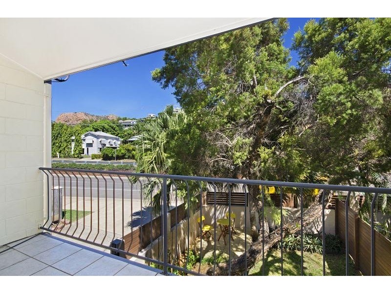 2/47 Warburton Street, North Ward QLD 4810