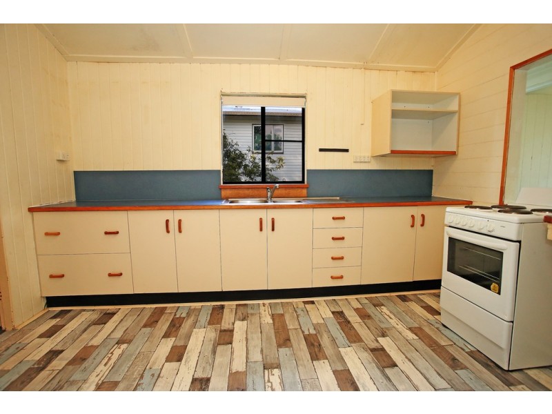 19 Whyte Street, Hermit Park QLD 4812