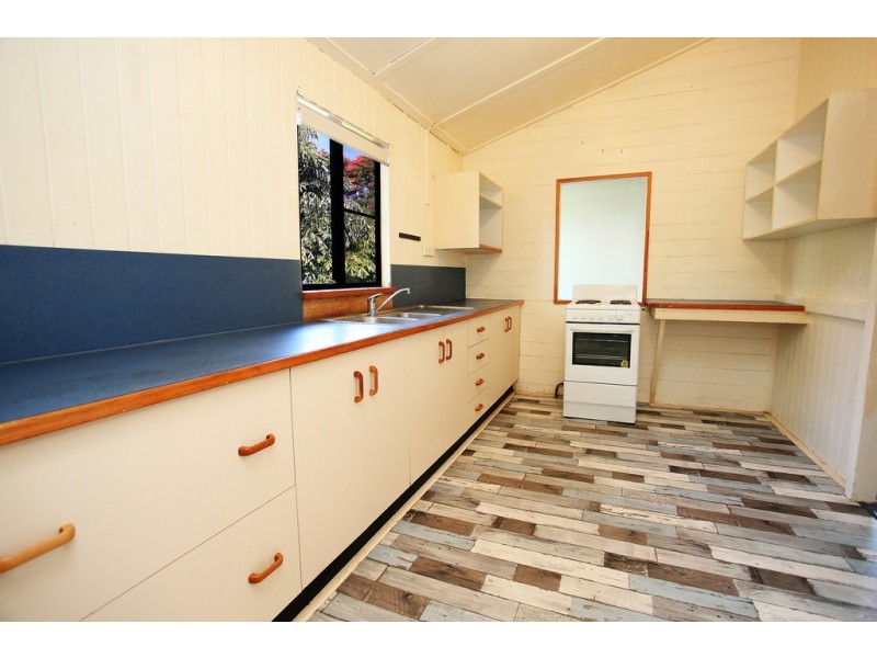 19 Whyte Street, Hermit Park QLD 4812