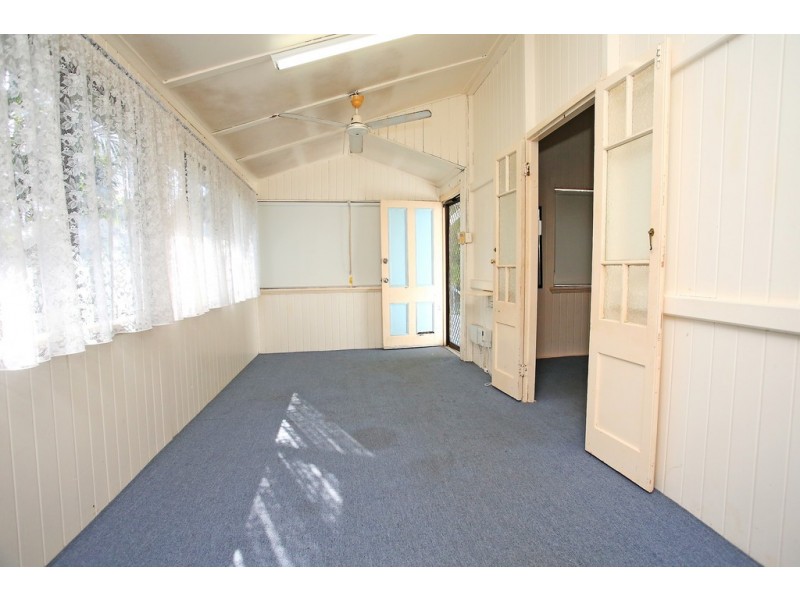 19 Whyte Street, Hermit Park QLD 4812