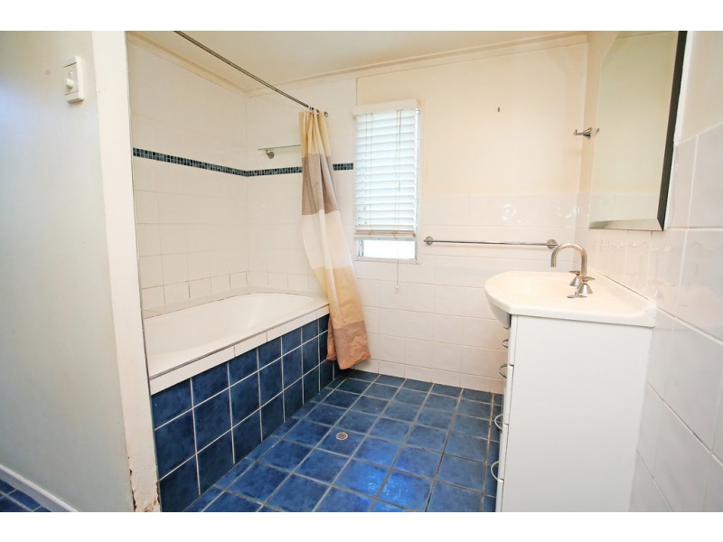 19 Whyte Street, Hermit Park QLD 4812