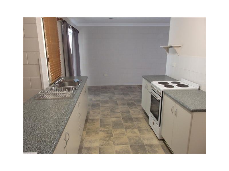 8 Carlo Court, Kelso QLD 4815