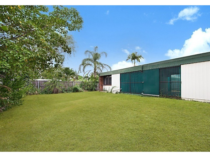 2/15 Lindeman Avenue, Cranbrook QLD 4814
