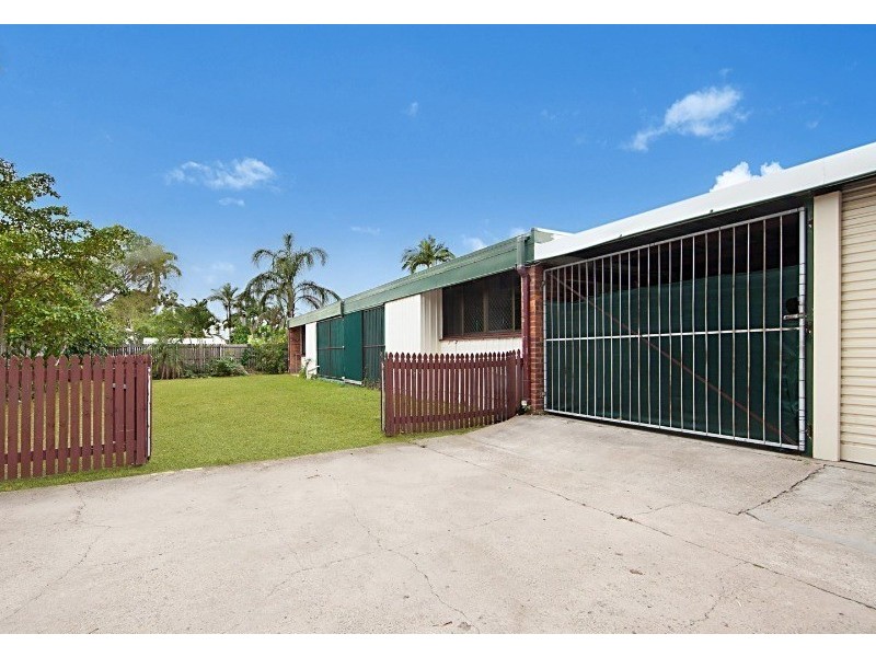 2/15 Lindeman Avenue, Cranbrook QLD 4814