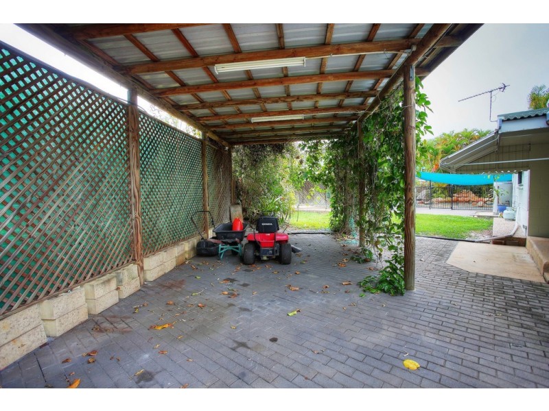 28 The Esplanade, Toolakea QLD 4818