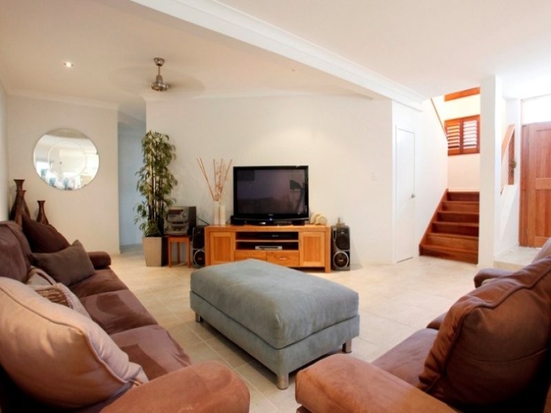 2 Marita Court, Bushland Beach QLD 4818