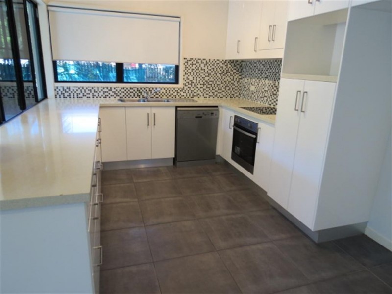 9 Campbell Street, Hermit Park QLD 4812