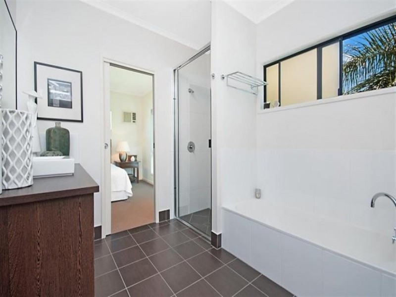 9 Campbell Street, Hermit Park QLD 4812