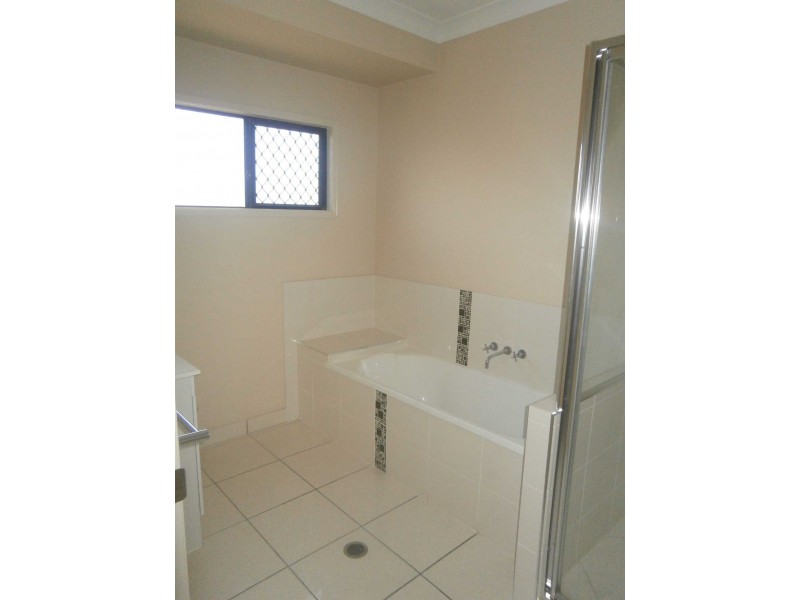 1 Dampier Crescent,, Burdell QLD 4818