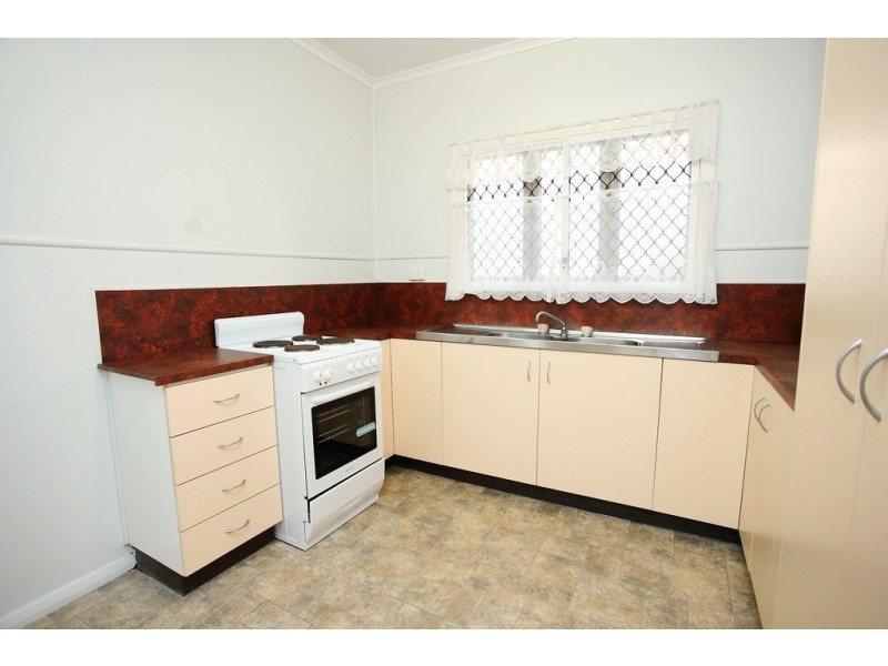 20 Railway Avenue, Railway Estate QLD 4810