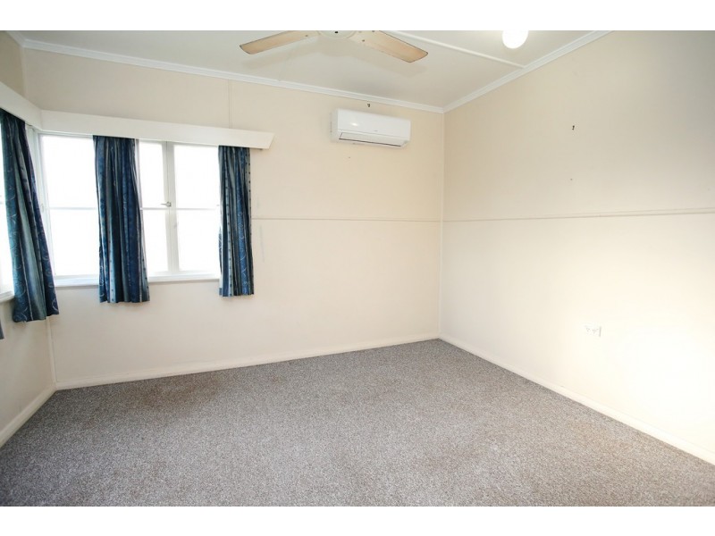 20 Railway Avenue, Railway Estate QLD 4810