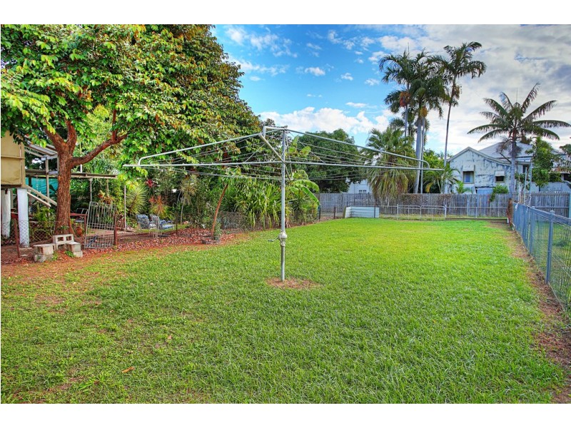 20 Railway Avenue, Railway Estate QLD 4810
