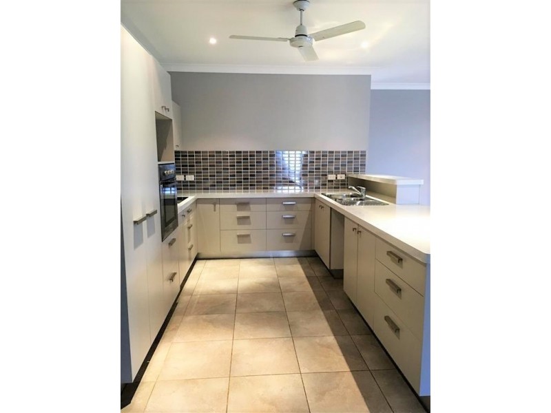 16 Hillock Crescent, Bushland Beach QLD 4818