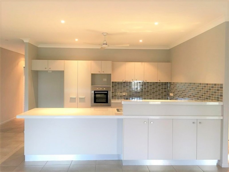 16 Hillock Crescent, Bushland Beach QLD 4818