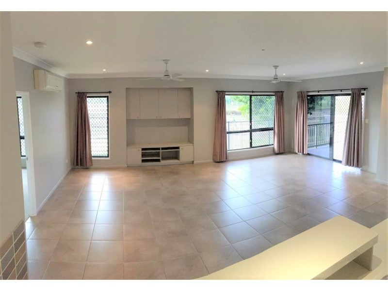 16 Hillock Crescent, Bushland Beach QLD 4818