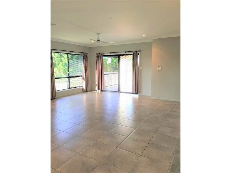 16 Hillock Crescent, Bushland Beach QLD 4818