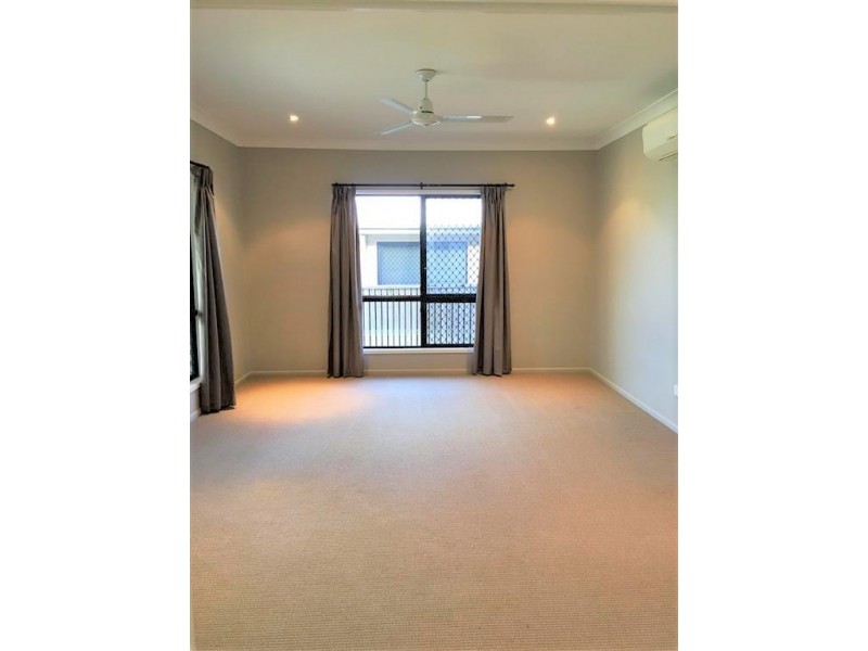 16 Hillock Crescent, Bushland Beach QLD 4818